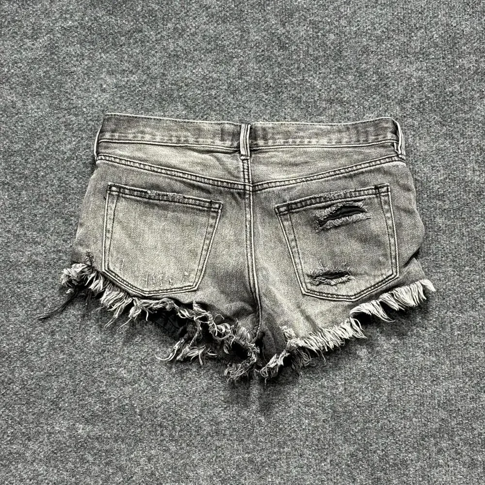 We The Free Shorts Womens 25 Gray Denim Cutoff Distressed Frayed Raw Hem Casual